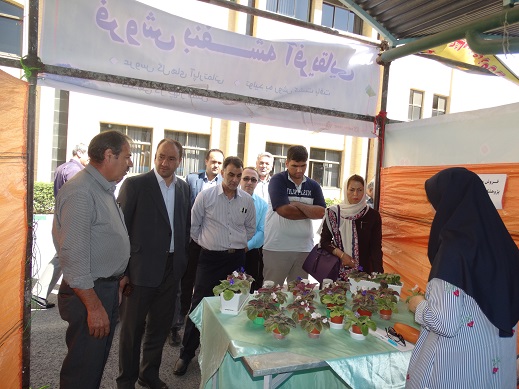  بازدید مدیرکل امور عشایر استان از نمایشگاه توانمندی های بخش کشاورزی