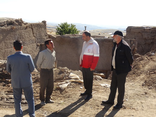 حضور مدیرکل امور عشایر آذربایجان شرقی در مناطق زلزله زده استان