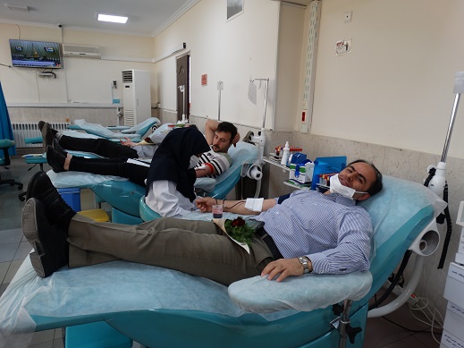 جمعی از خادمین عشایر استان با حضور در سازمان انتقال خون اقدام به اهداء خون خود نمودند. 