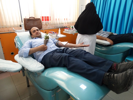 جمعی از خادمین عشایر استان با حضور در سازمان انتقال خون اقدام به اهداء خون خود نمودند. 