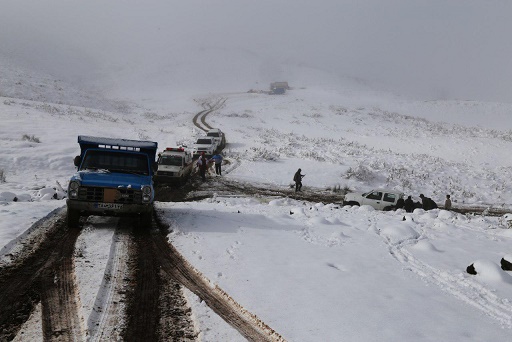 امدادرسانی به عشایر گرفتار شده در برف و کولاک قره داغ 