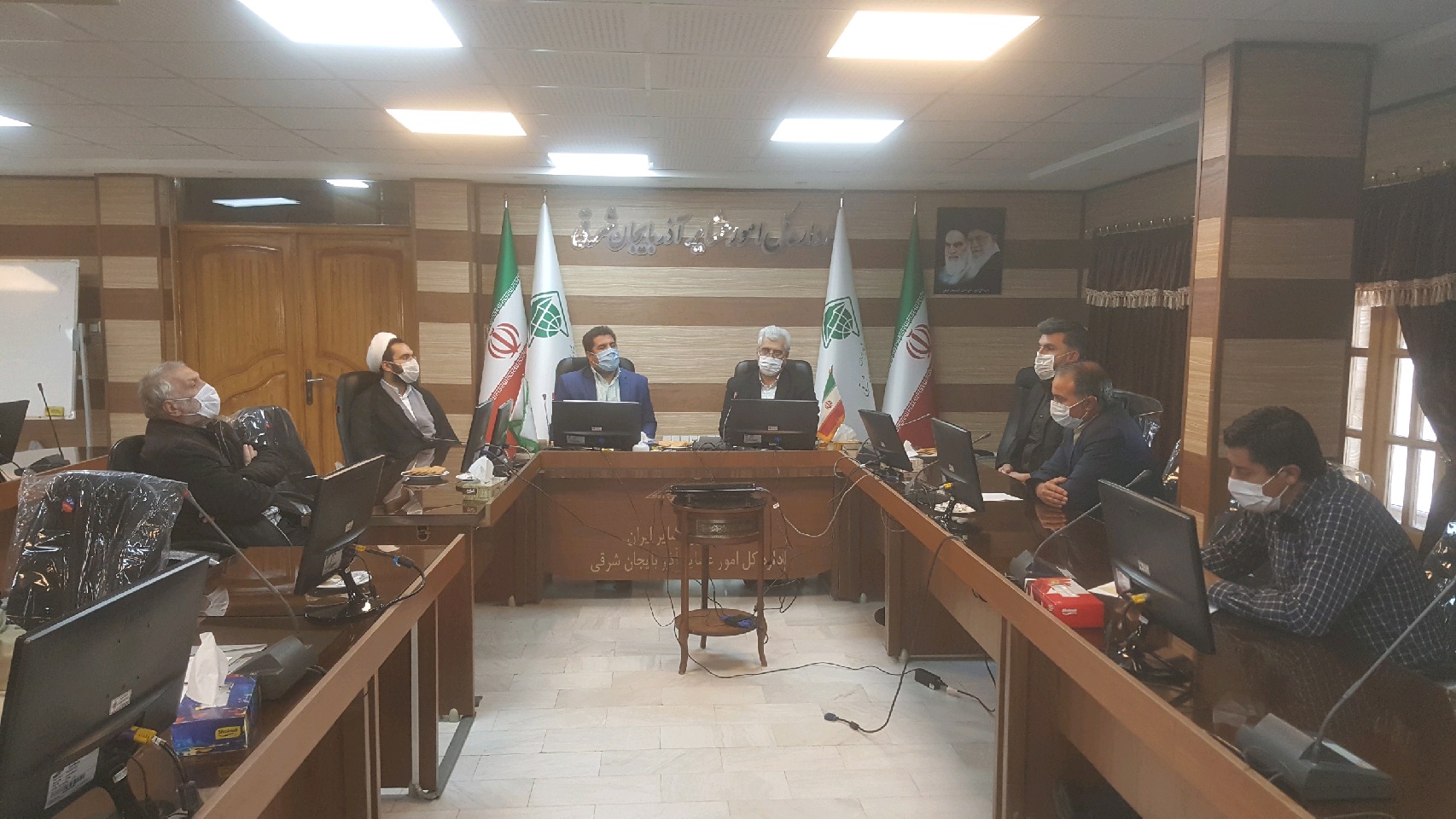 تمامی کارکنان اداره کل امور عشایر استان به عنوان بسیجی عضو پایگاه شهید بذلی بوده و در تمامی مناسبت ها حضور فعال دارند
