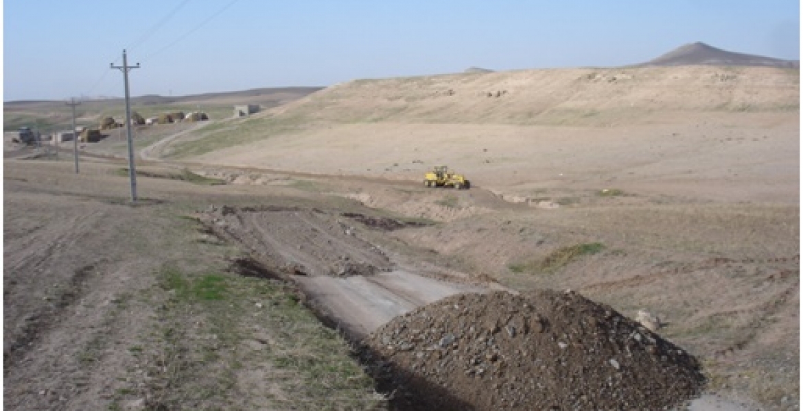 شن ریزی راه دسترسی قشلاق صورناکهل شهرستان میانه